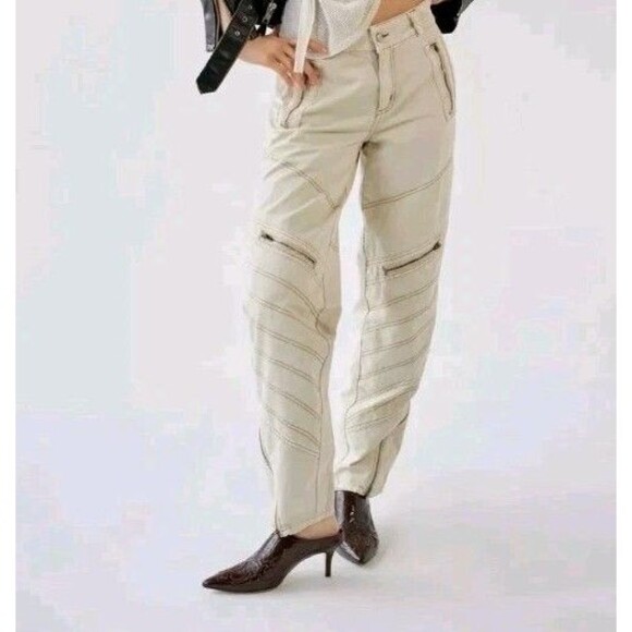 Urban Outfitters BDG Low Rise Tapered Moto Jean Size 26 Ivory Taper Wide Leg - Picture 1 of 7